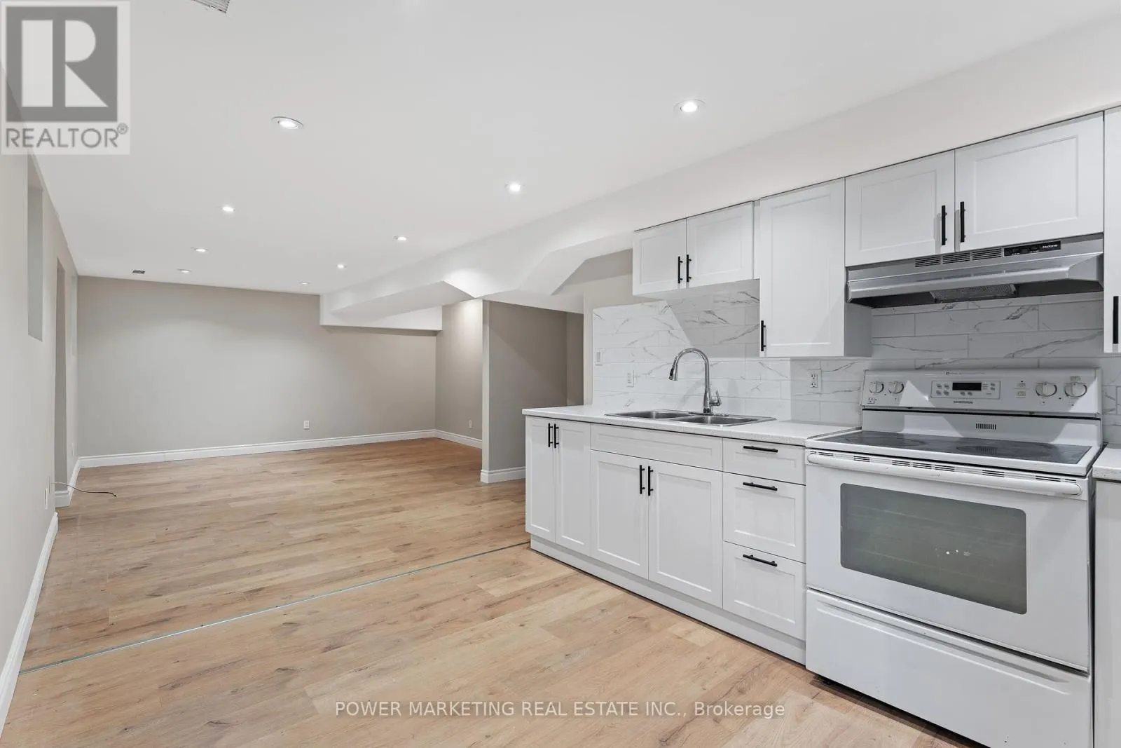 3 NEWBURY CRESCENT