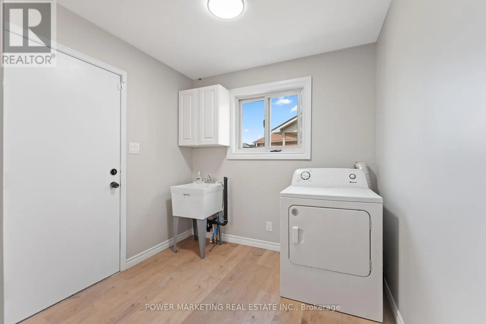 3 NEWBURY CRESCENT
