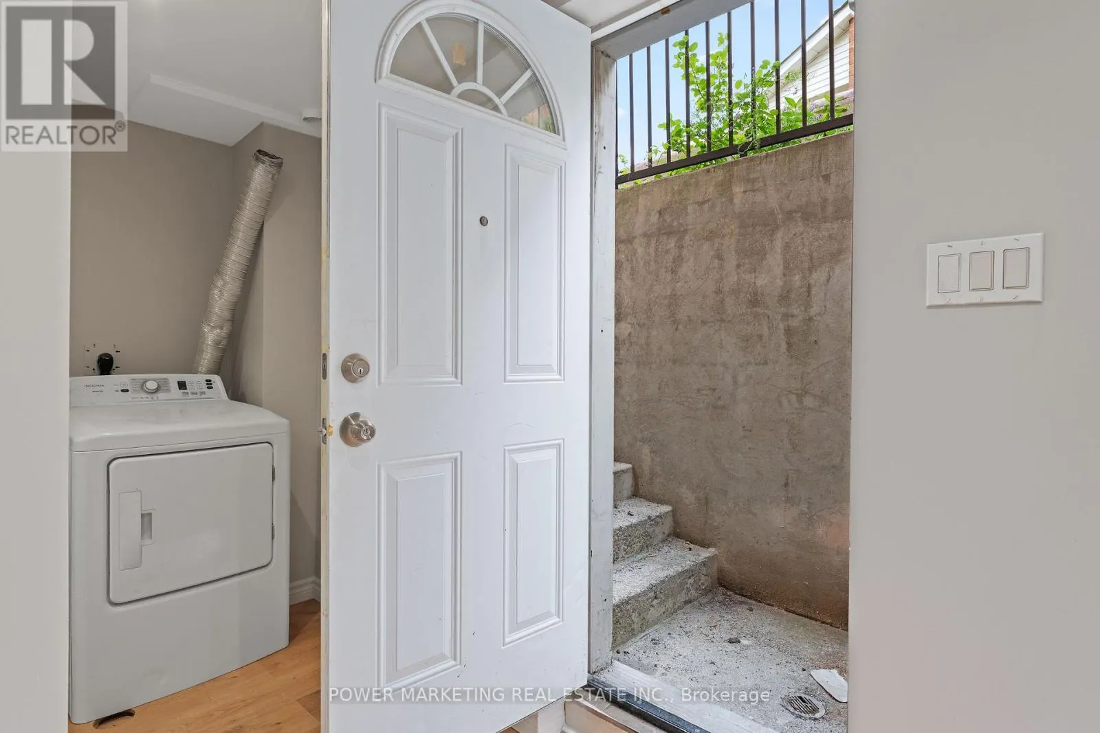 3 NEWBURY CRESCENT