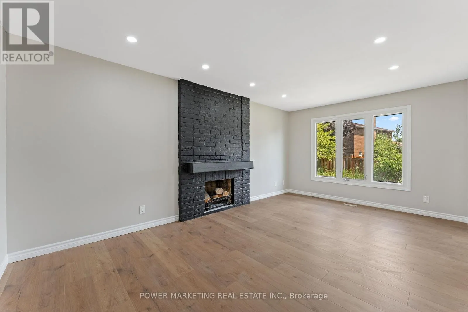 3 NEWBURY CRESCENT
