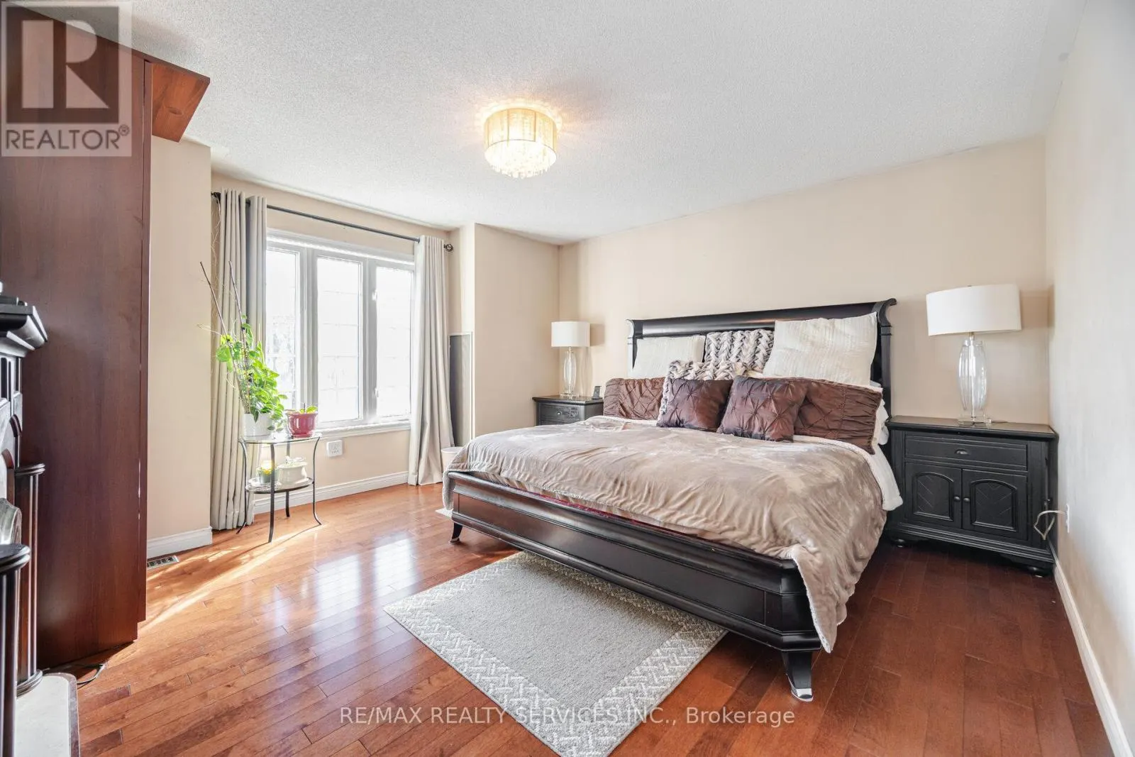 28 FALLSTAR CRESCENT