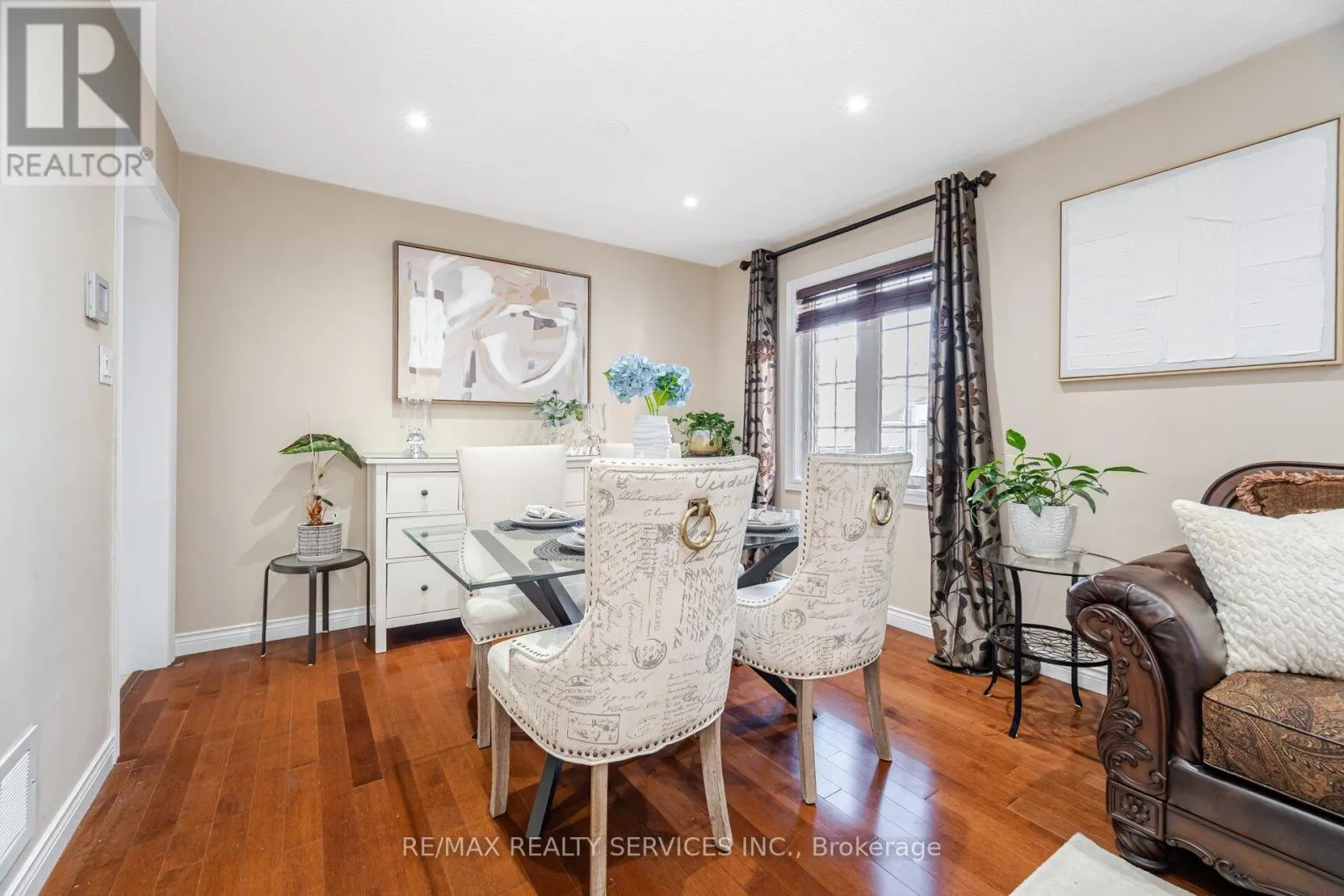 28 FALLSTAR CRESCENT