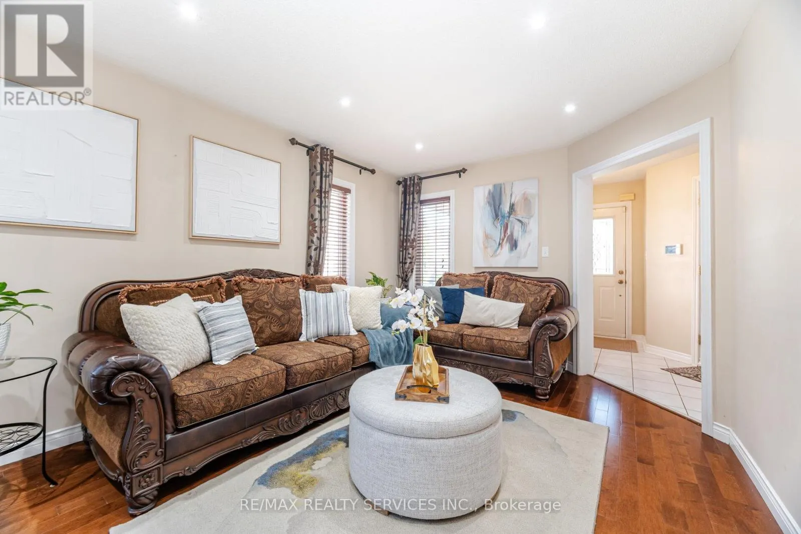28 FALLSTAR CRESCENT