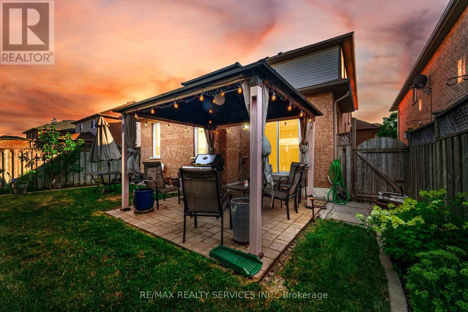 28 FALLSTAR CRESCENT