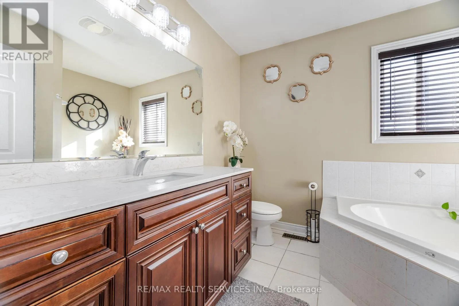 28 FALLSTAR CRESCENT