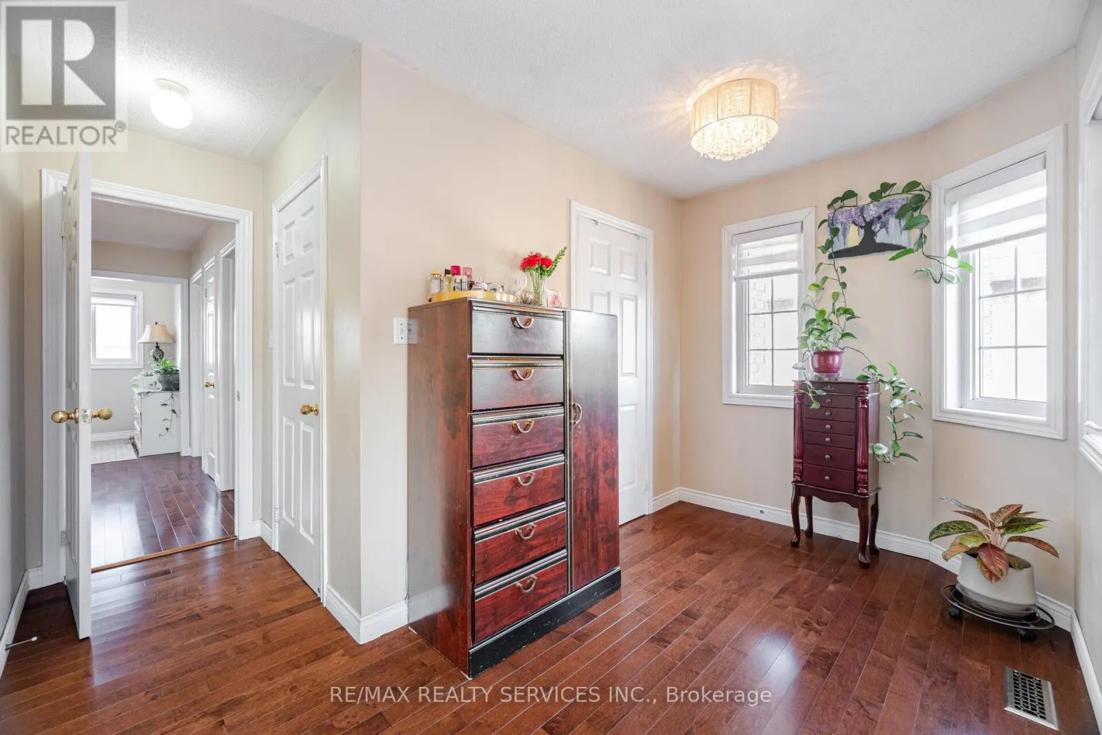 28 FALLSTAR CRESCENT