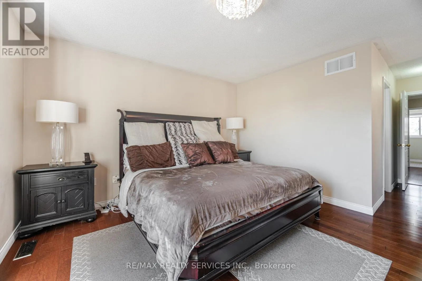 28 FALLSTAR CRESCENT