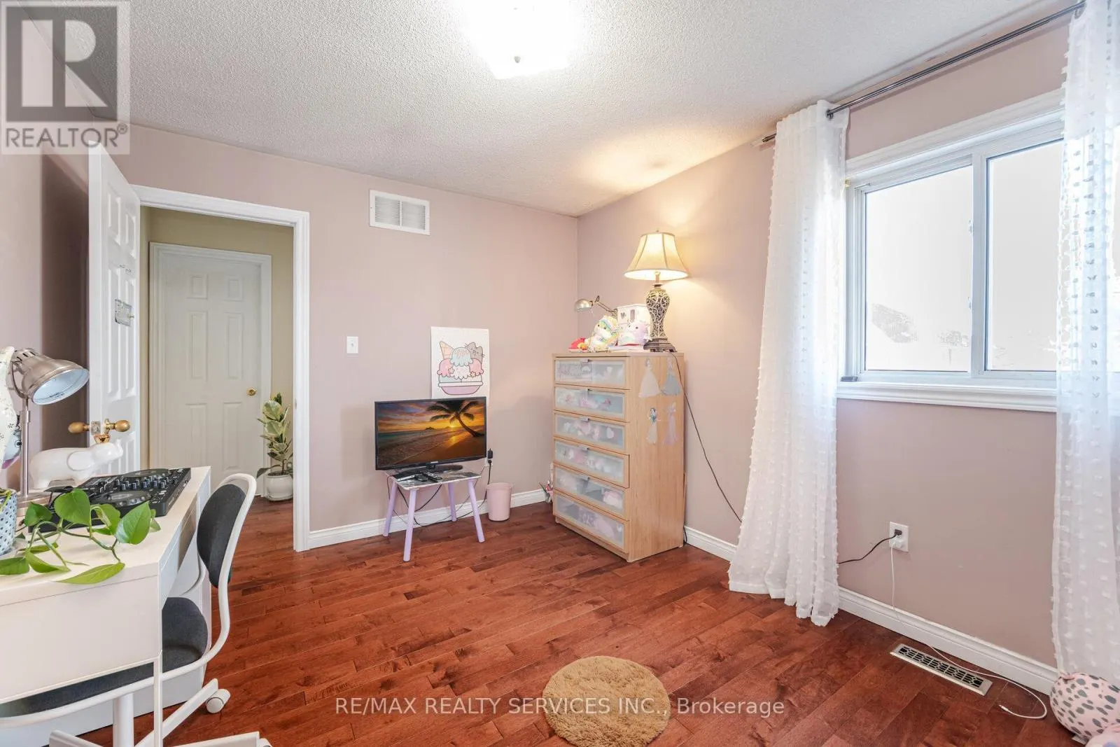 28 FALLSTAR CRESCENT