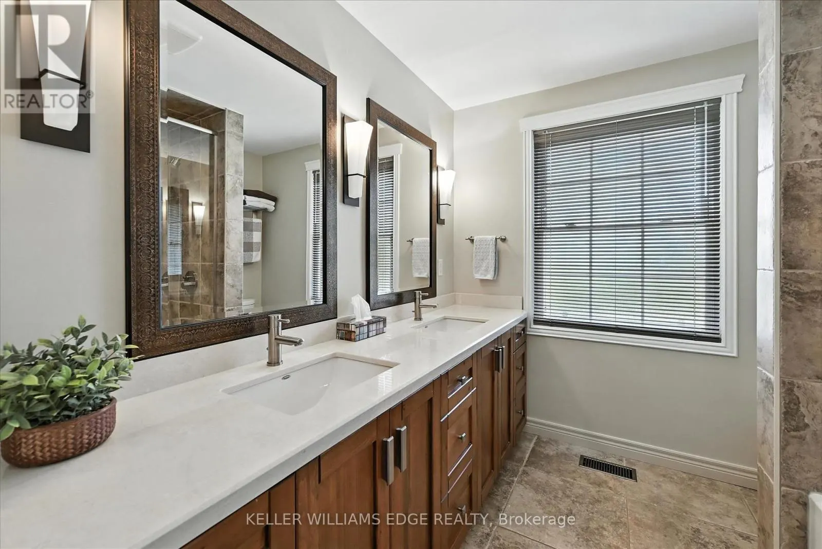 2105 AGINCOURT CRESCENT