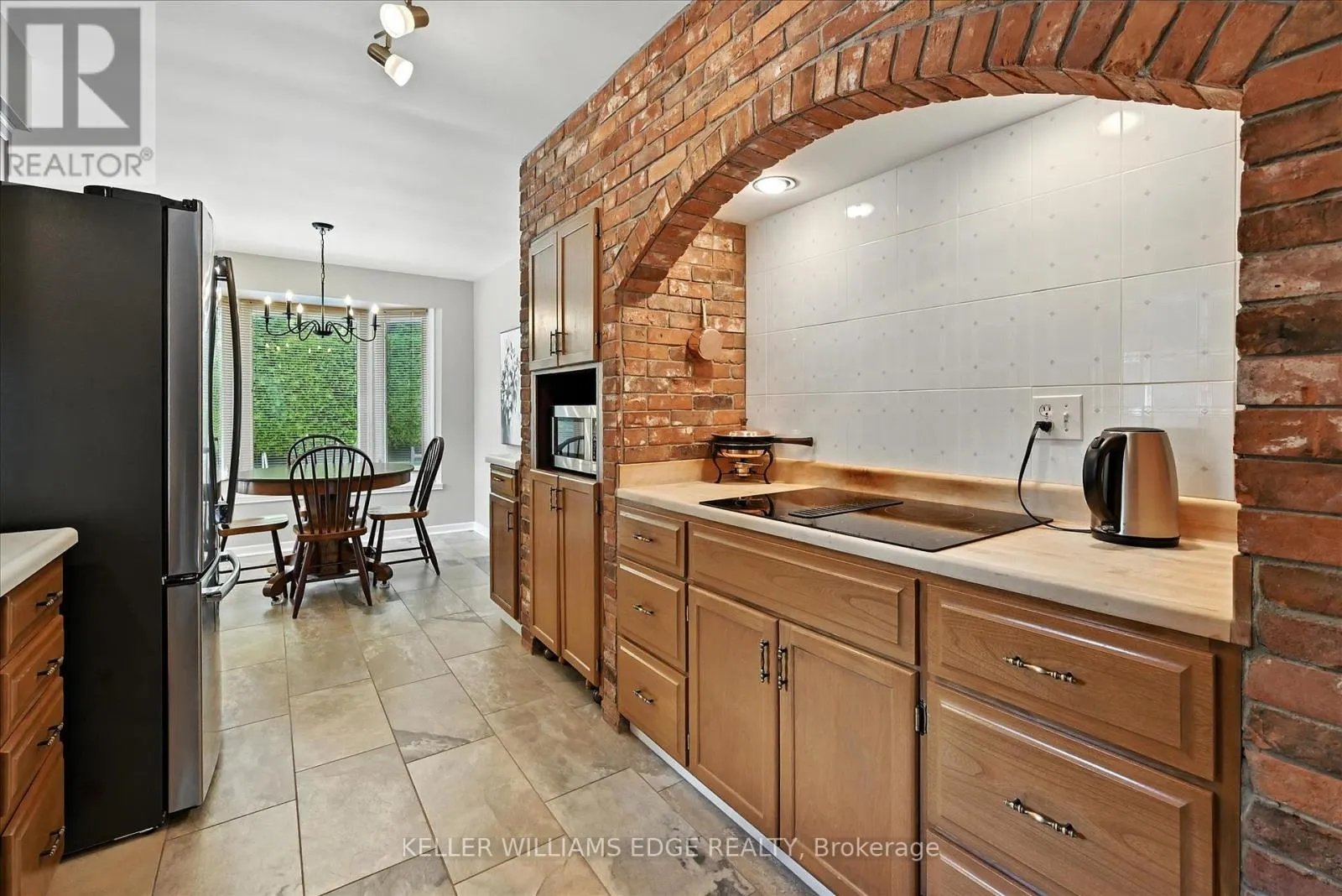 2105 AGINCOURT CRESCENT