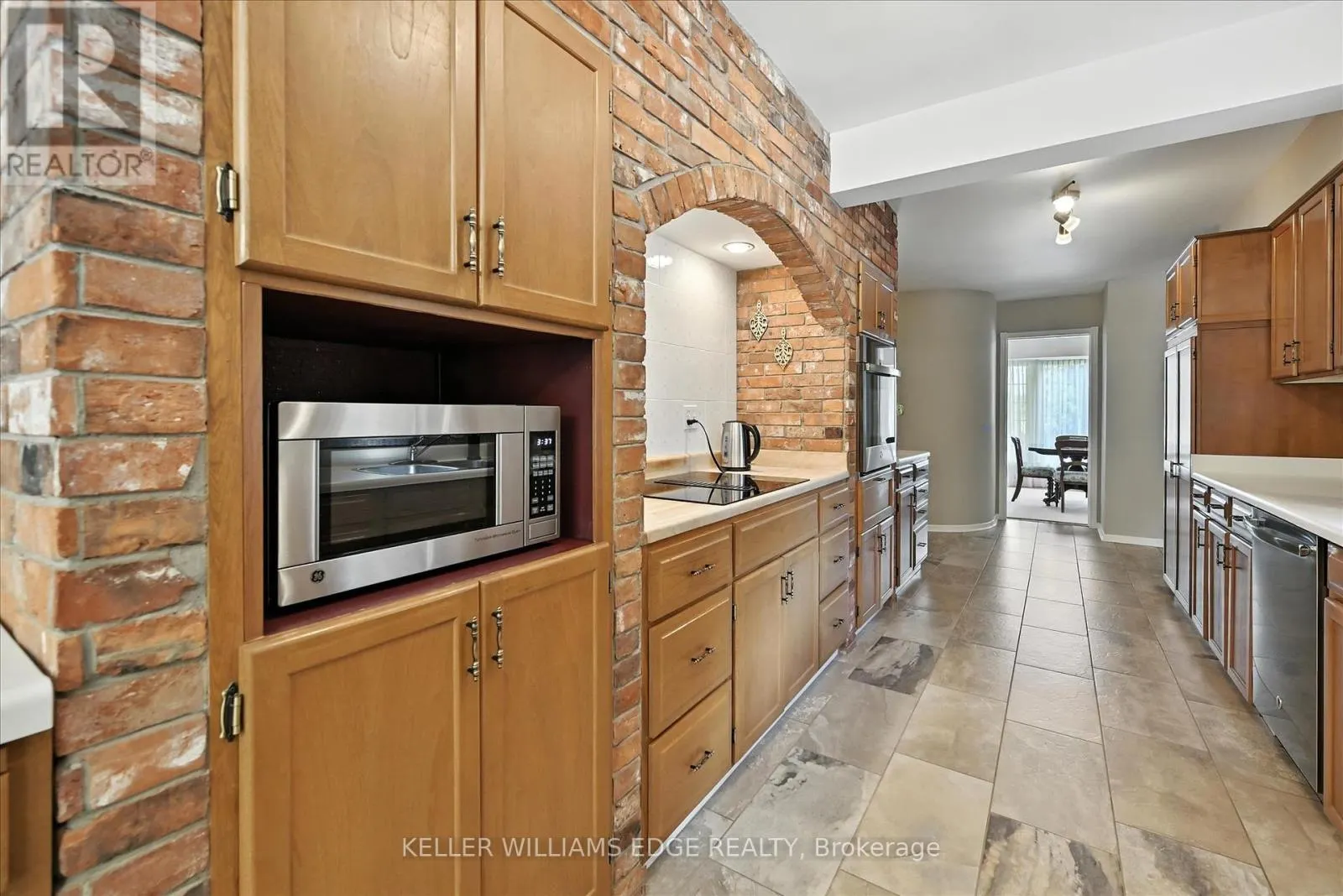 2105 AGINCOURT CRESCENT
