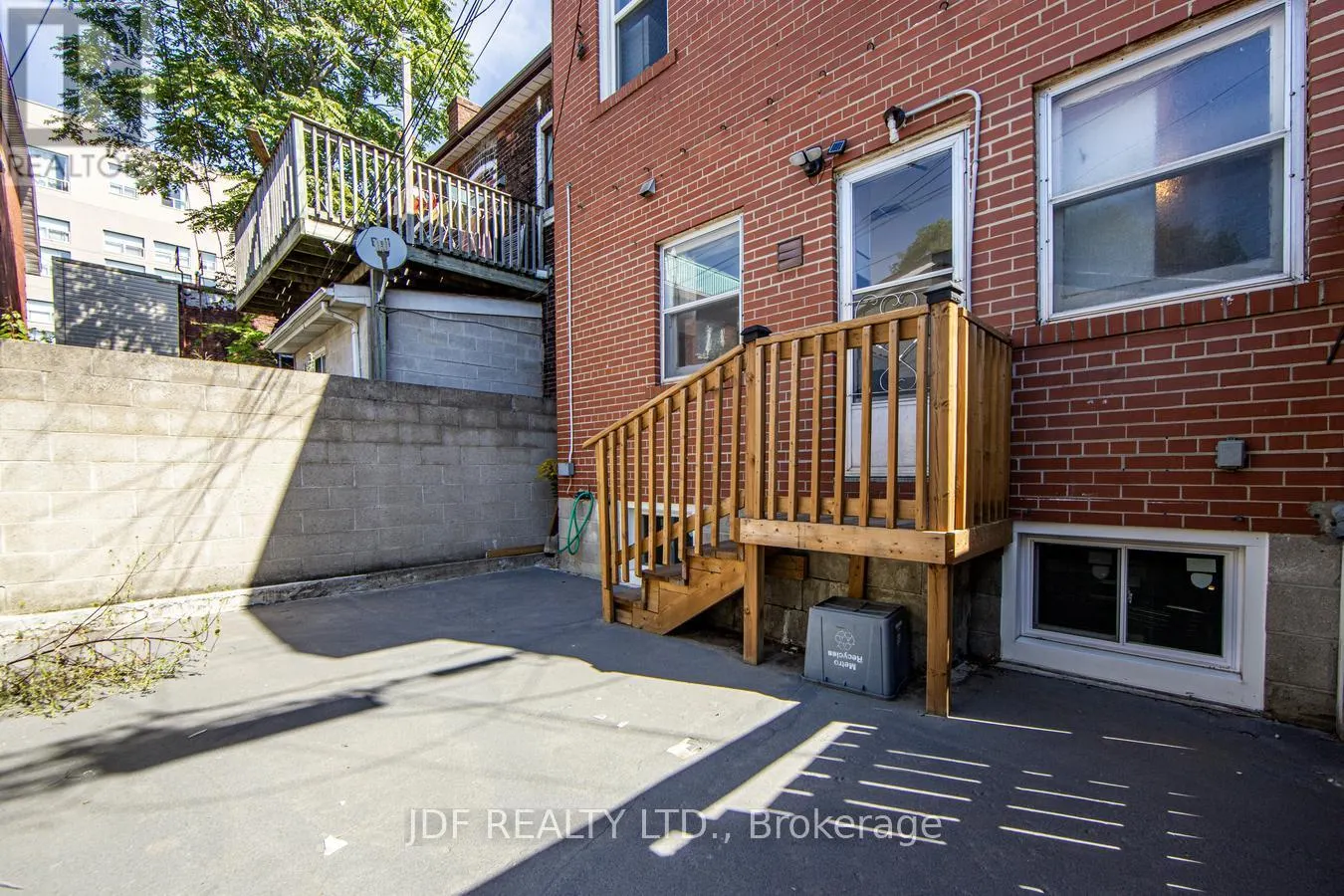 740 LANSDOWNE AVENUE