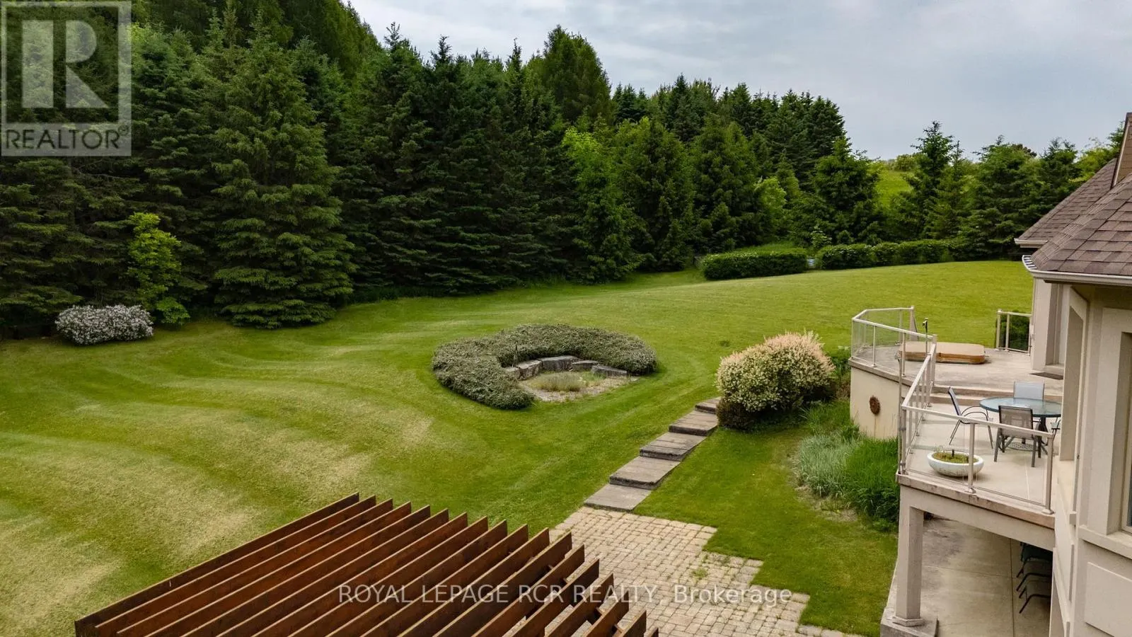 5 WOODLOT COURT
