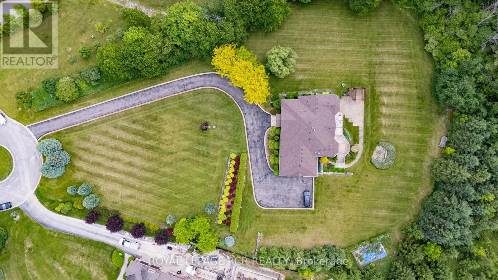 5 WOODLOT COURT