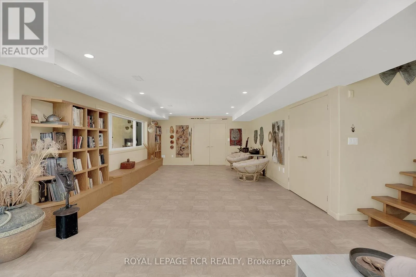 5 WOODLOT COURT