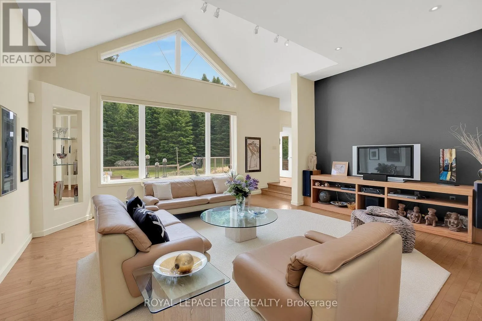 5 WOODLOT COURT