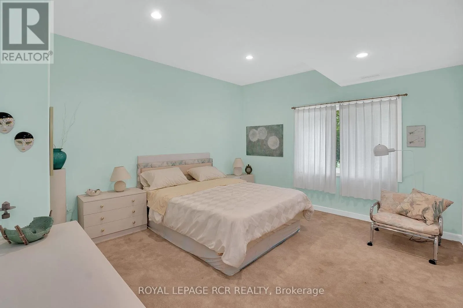5 WOODLOT COURT