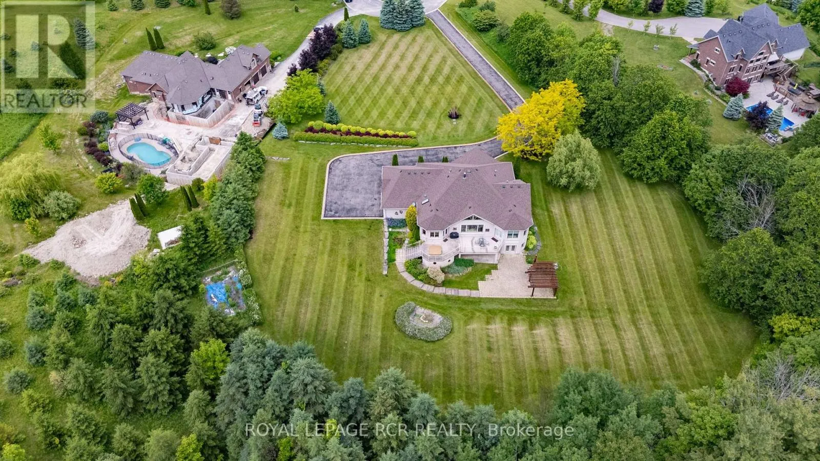 5 WOODLOT COURT