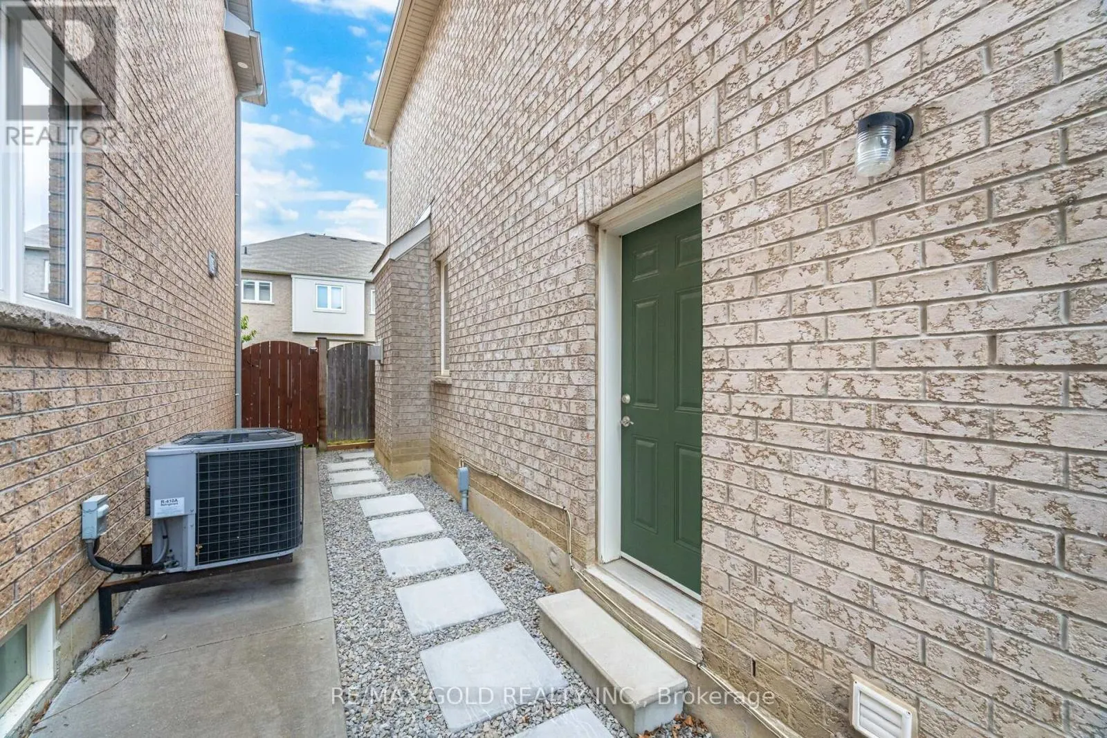15 OAKHAVEN ROAD