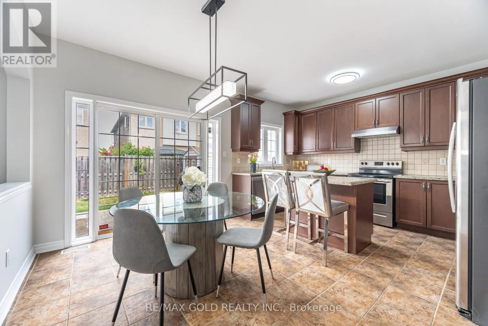 15 OAKHAVEN ROAD