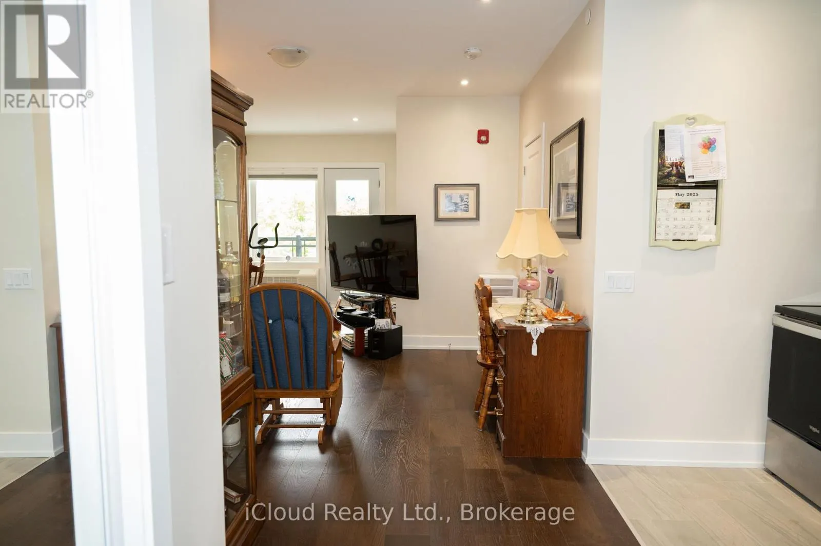 103 - 310 BROADWAY AVENUE