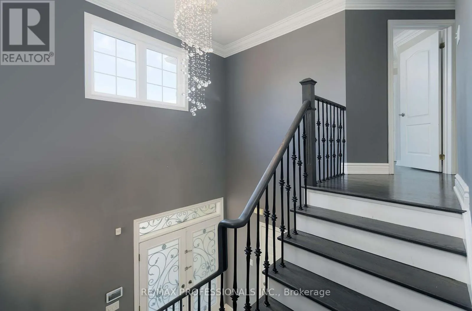 1095 TUPPER DRIVE