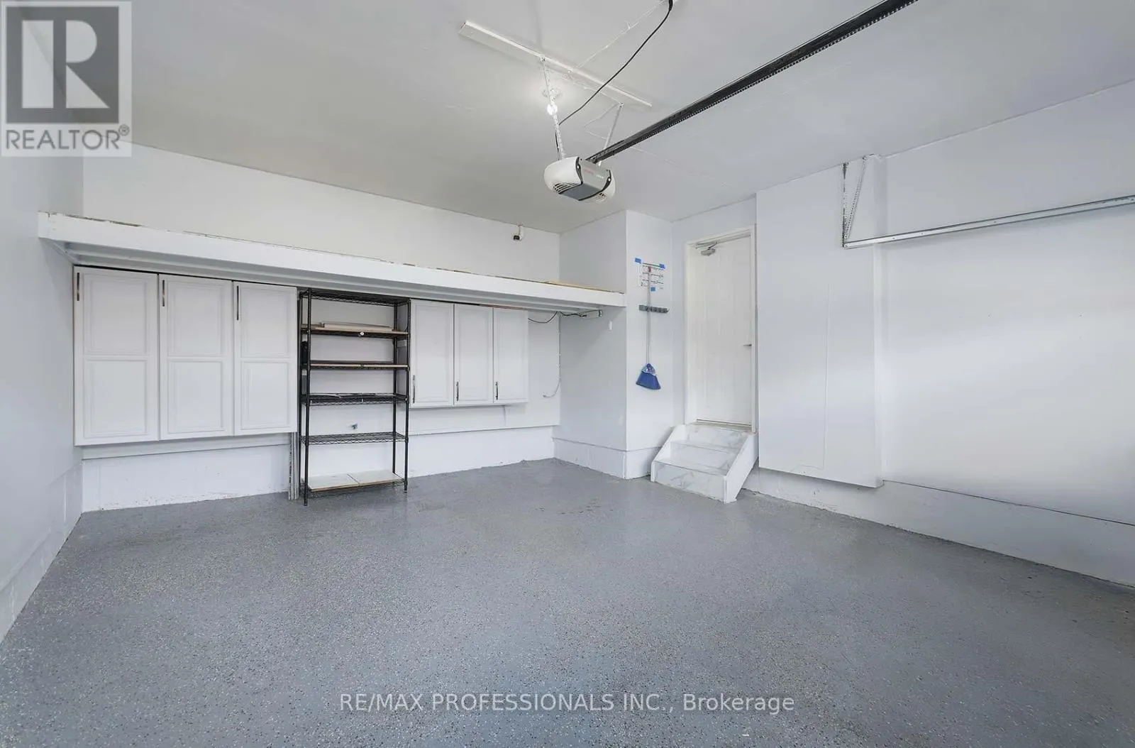 1095 TUPPER DRIVE