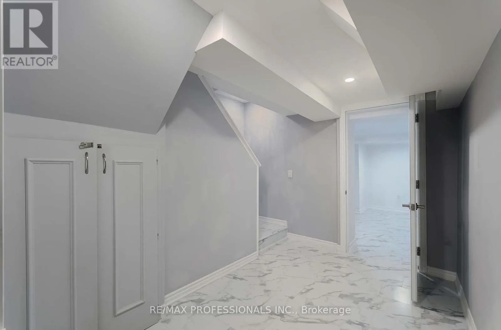 1095 TUPPER DRIVE
