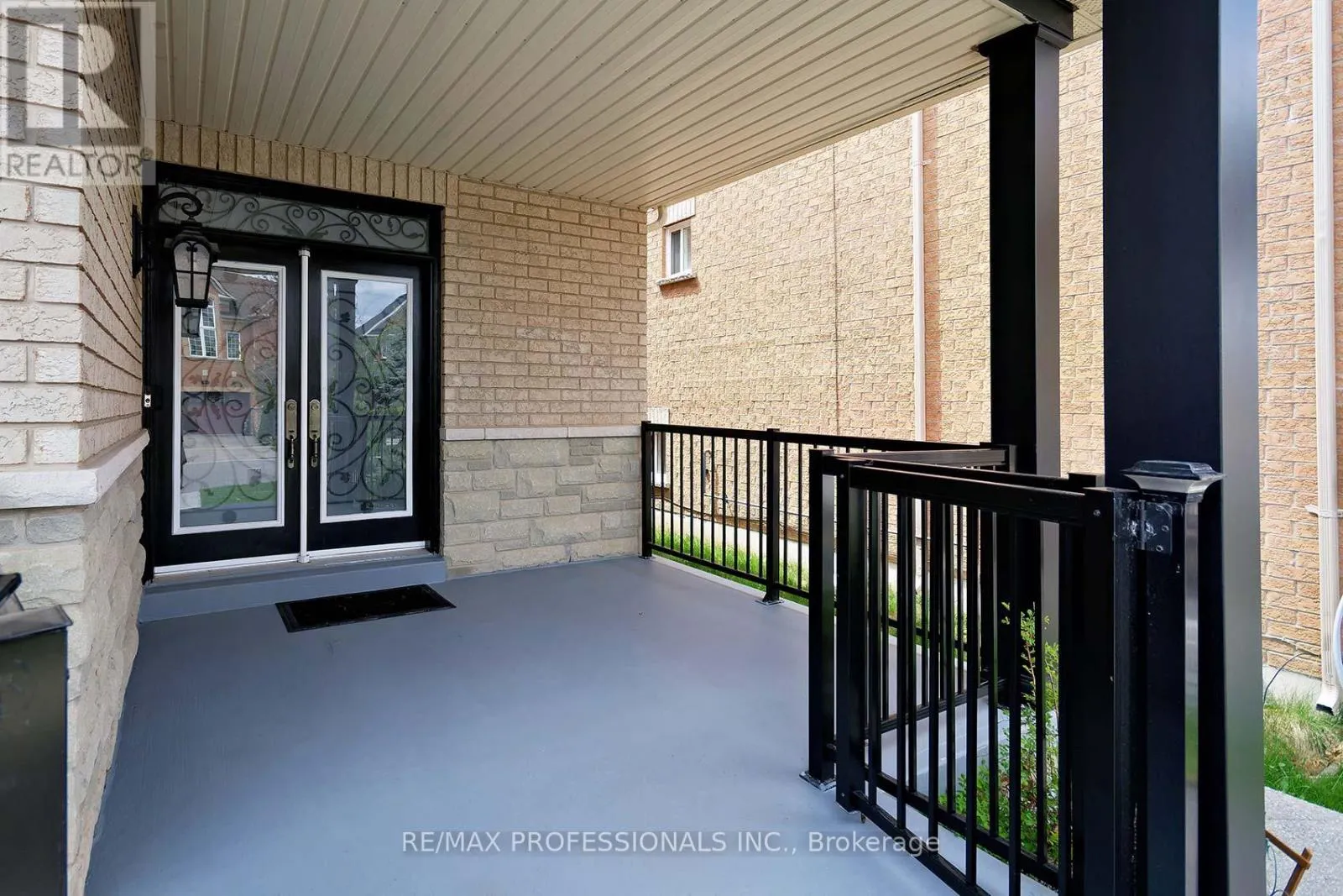 1095 TUPPER DRIVE