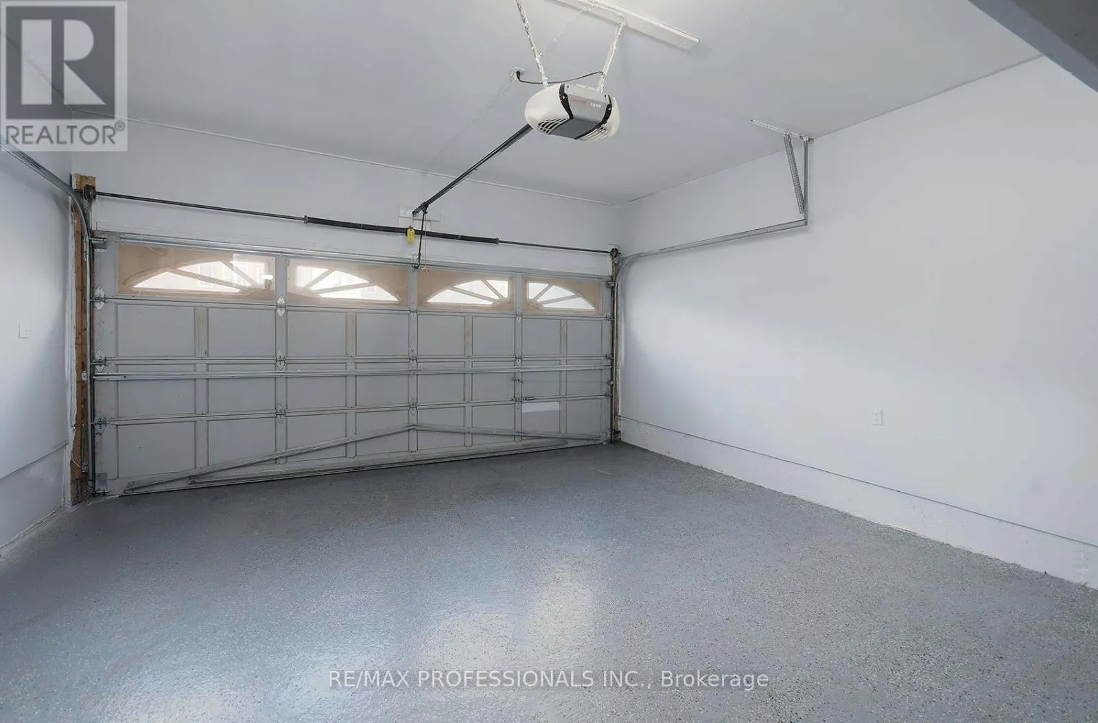 1095 TUPPER DRIVE