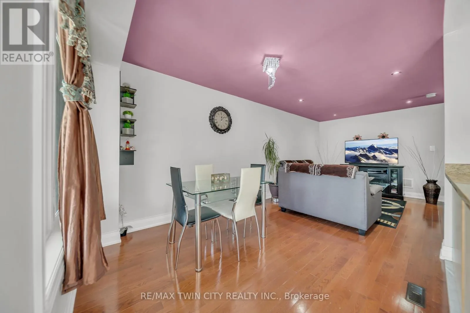 562 ORANGE WALK CRESCENT