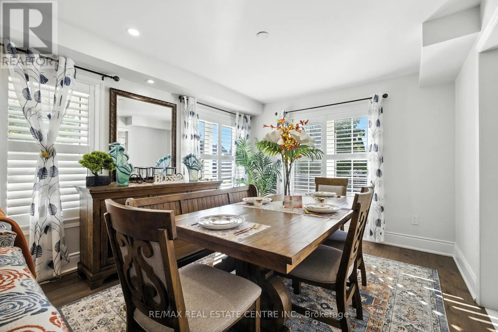 2 BRAMOAK CRESCENT