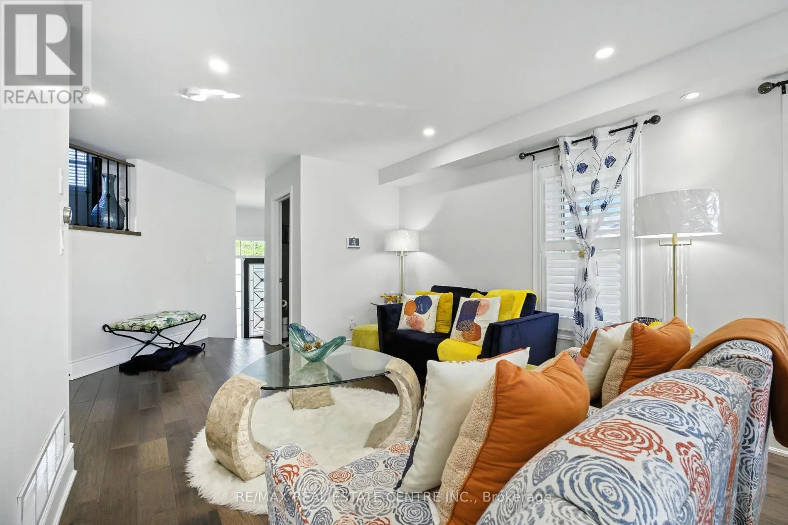 2 BRAMOAK CRESCENT