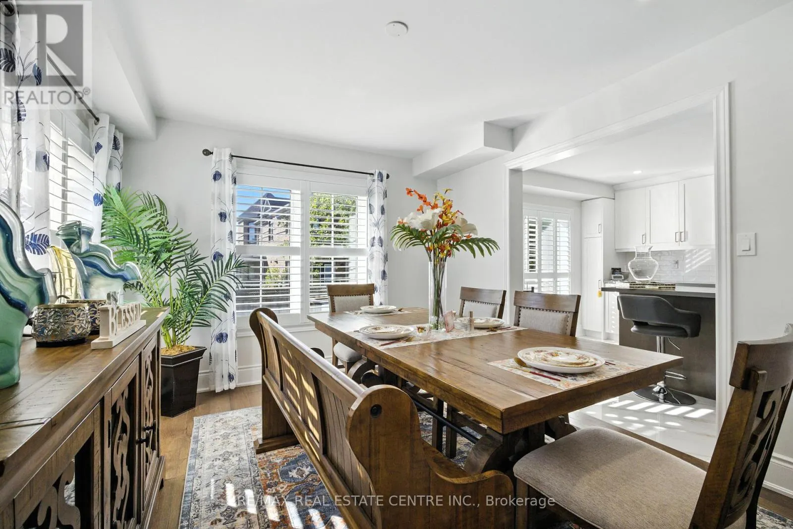 2 BRAMOAK CRESCENT
