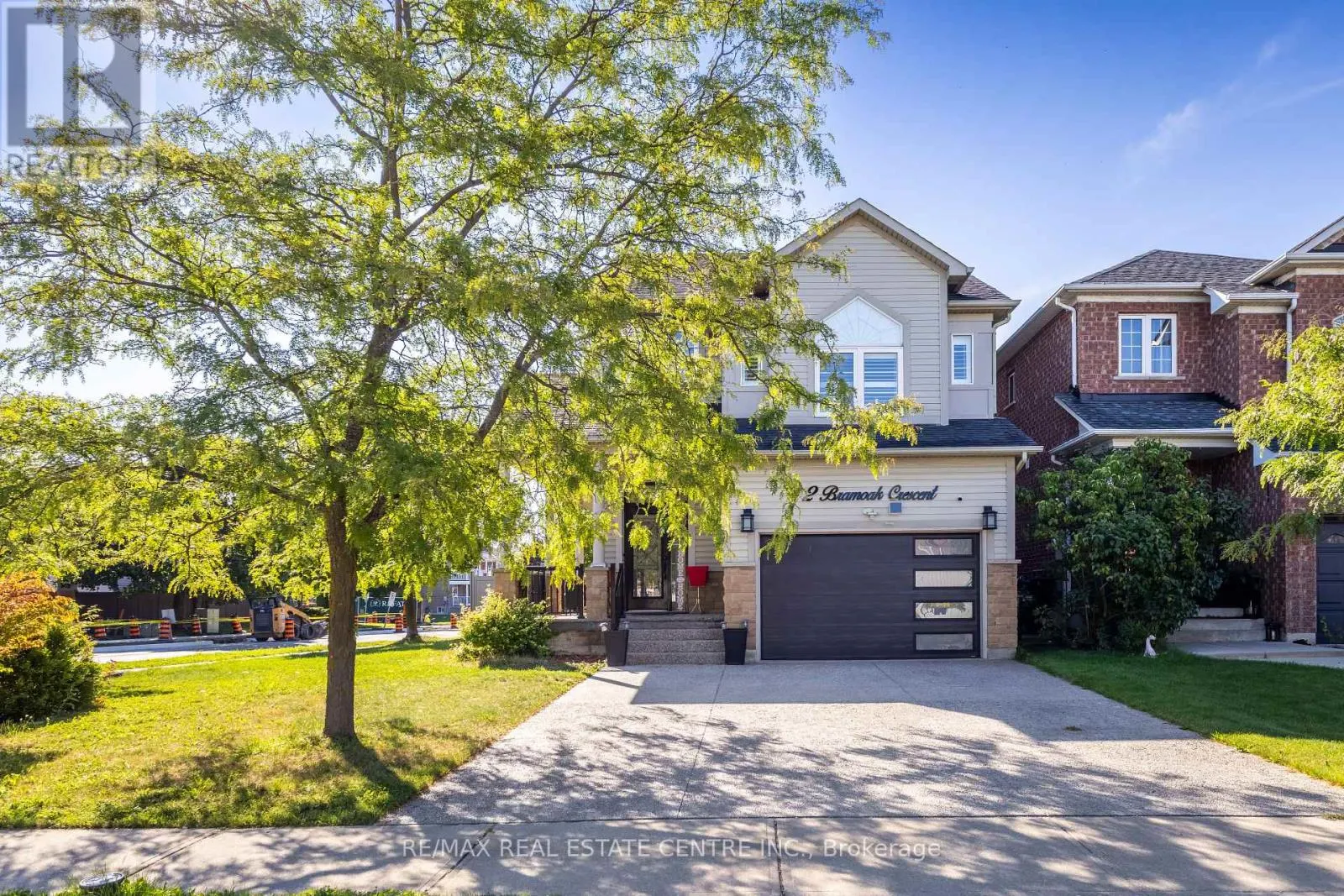 2 BRAMOAK CRESCENT