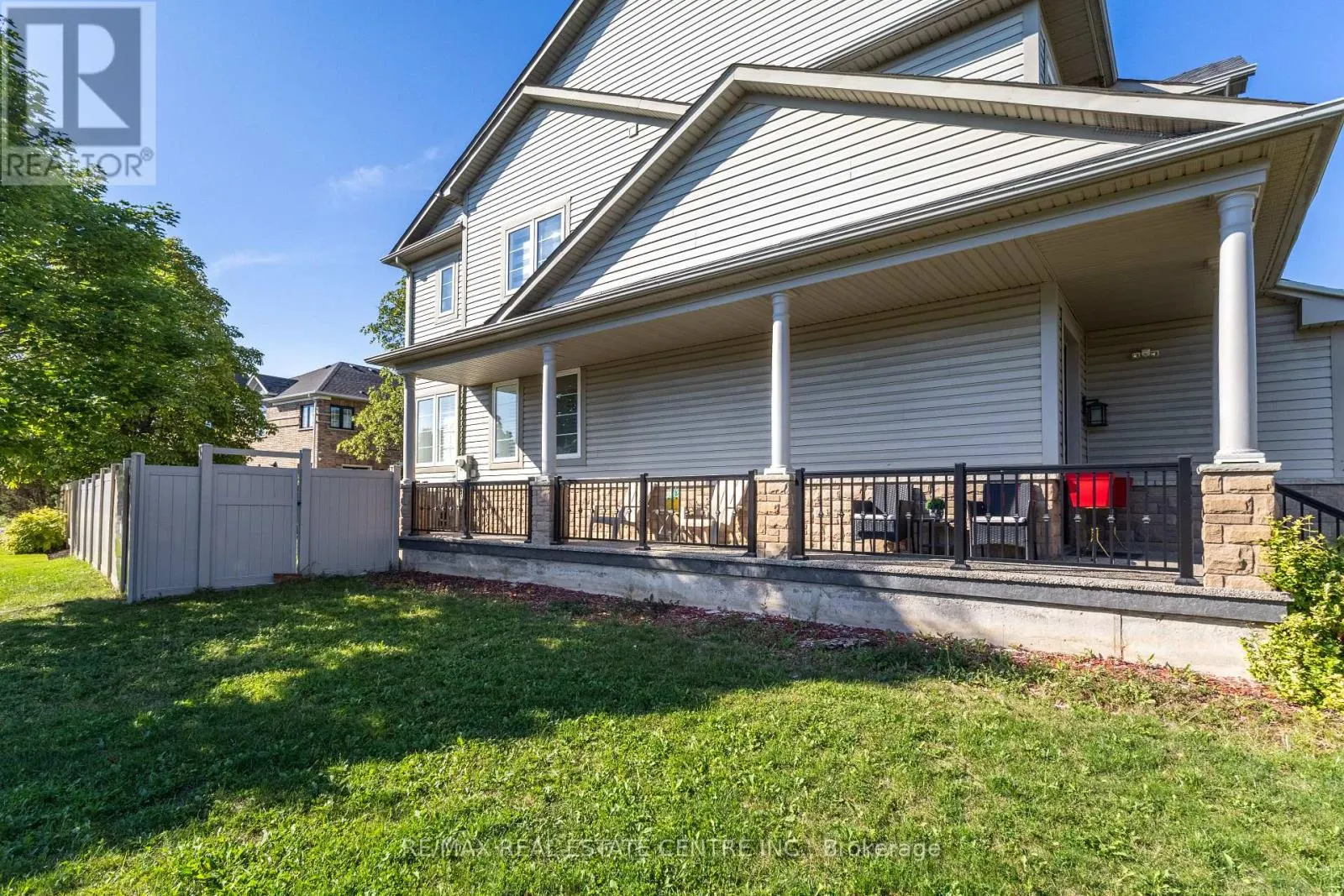 2 BRAMOAK CRESCENT