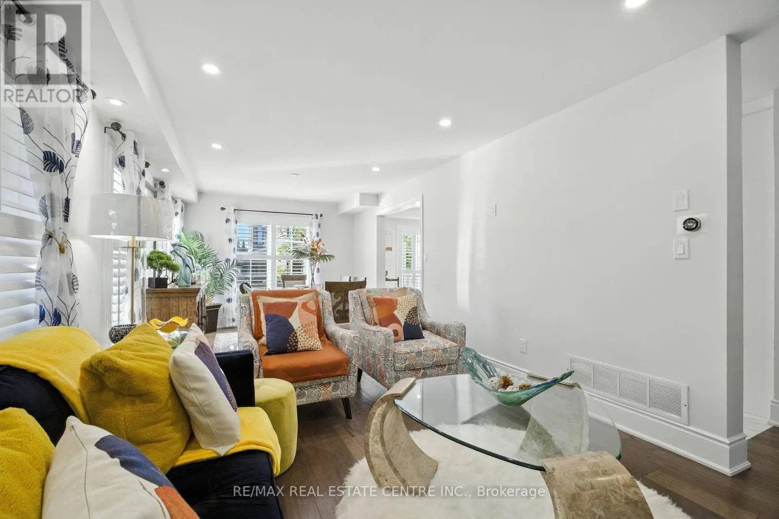2 BRAMOAK CRESCENT