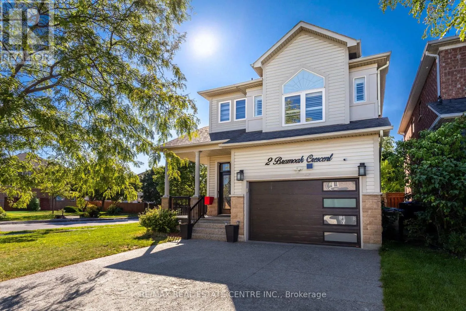 2 BRAMOAK CRESCENT