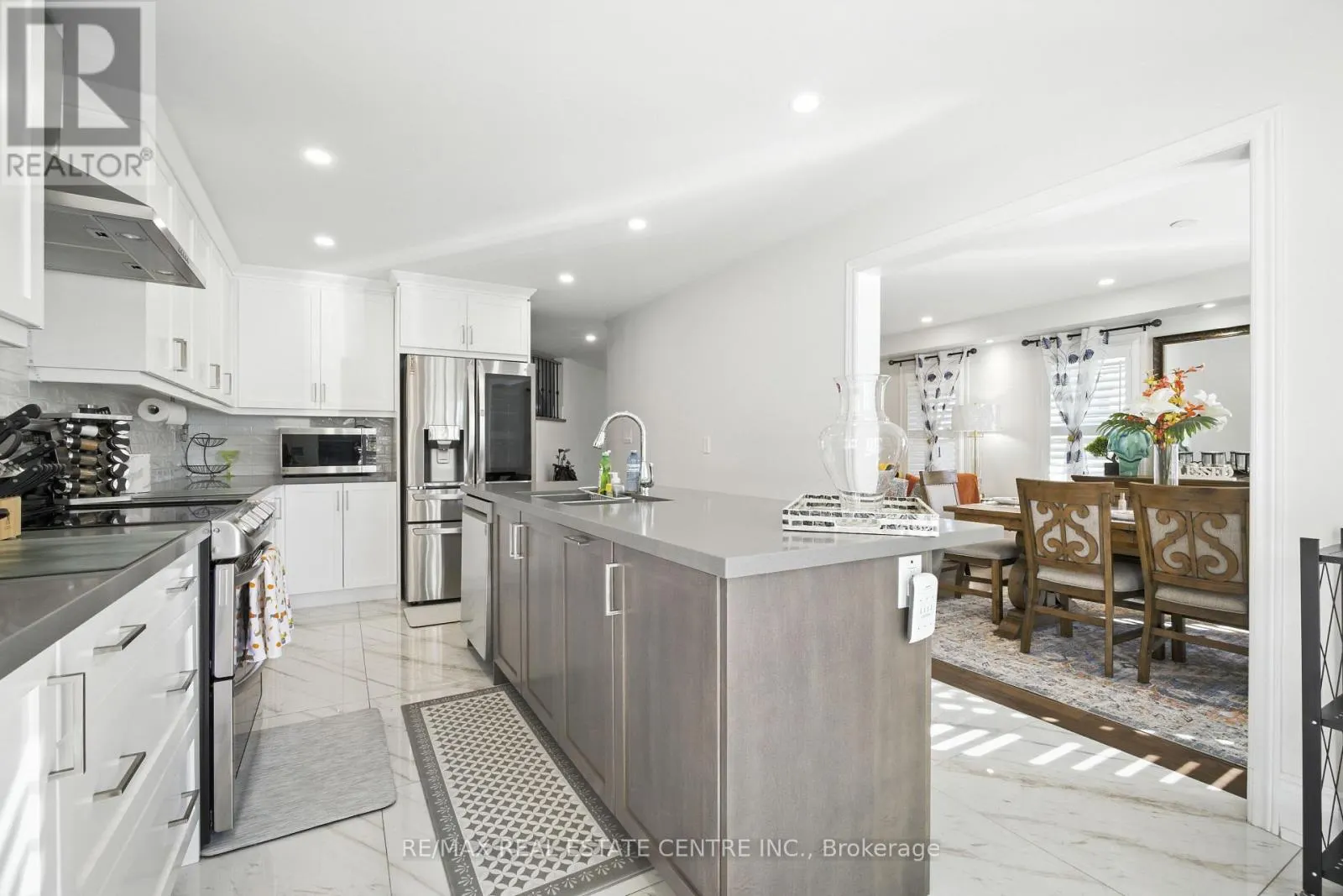 2 BRAMOAK CRESCENT