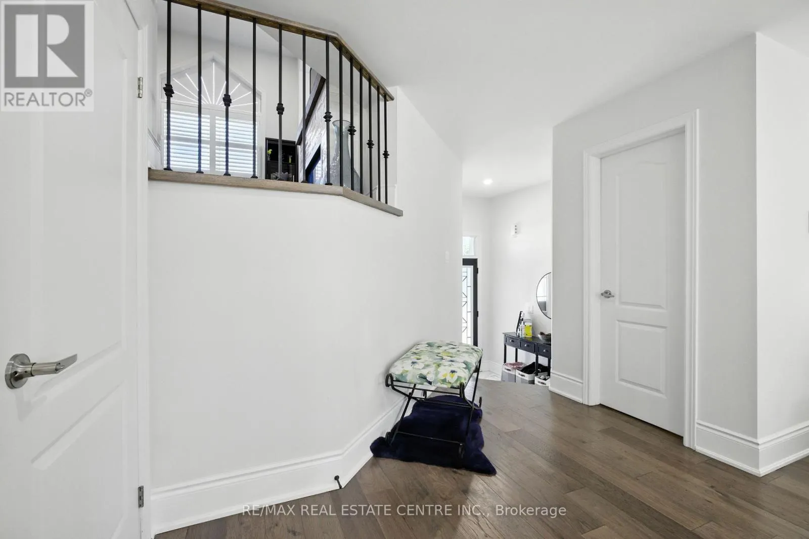 2 BRAMOAK CRESCENT
