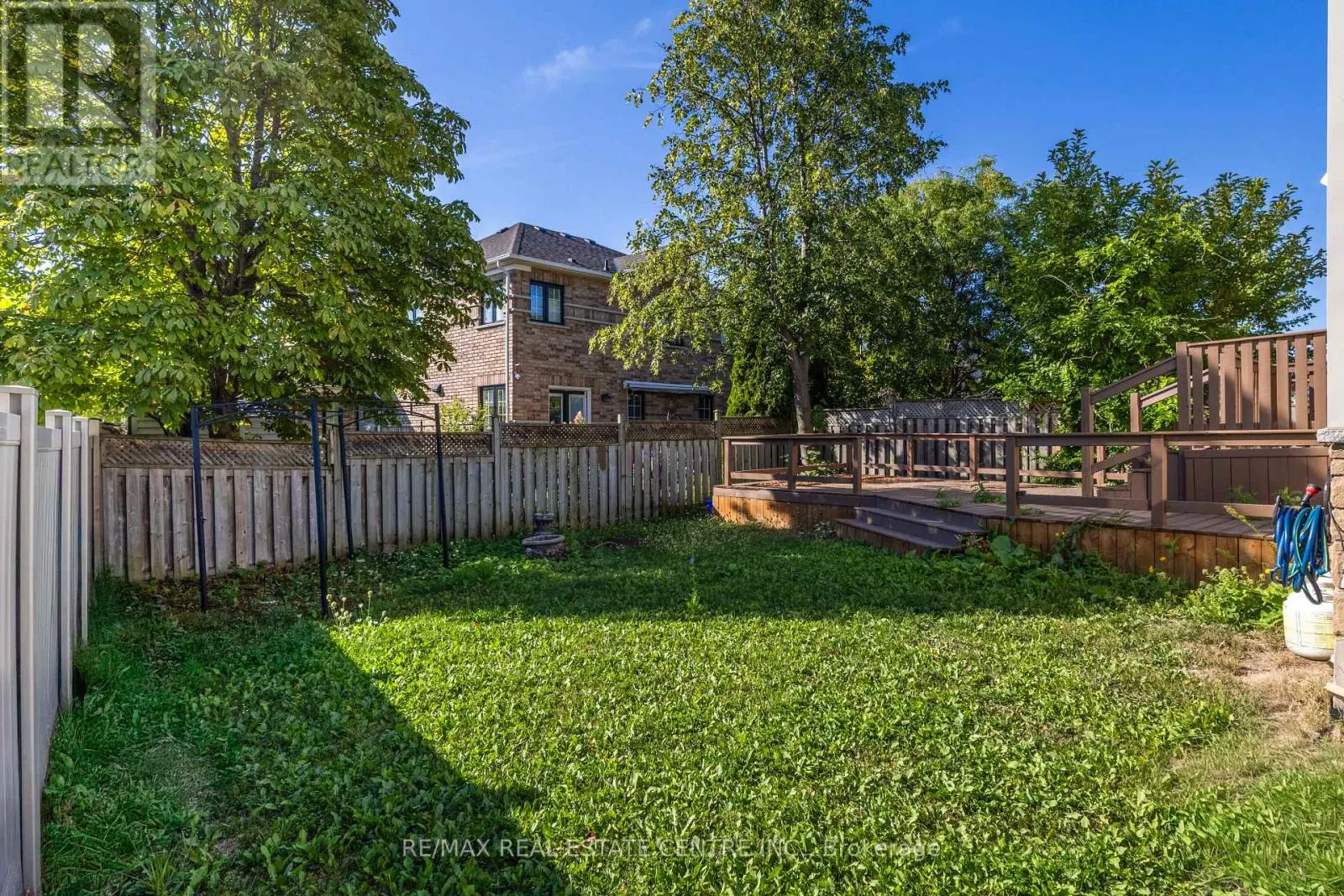 2 BRAMOAK CRESCENT