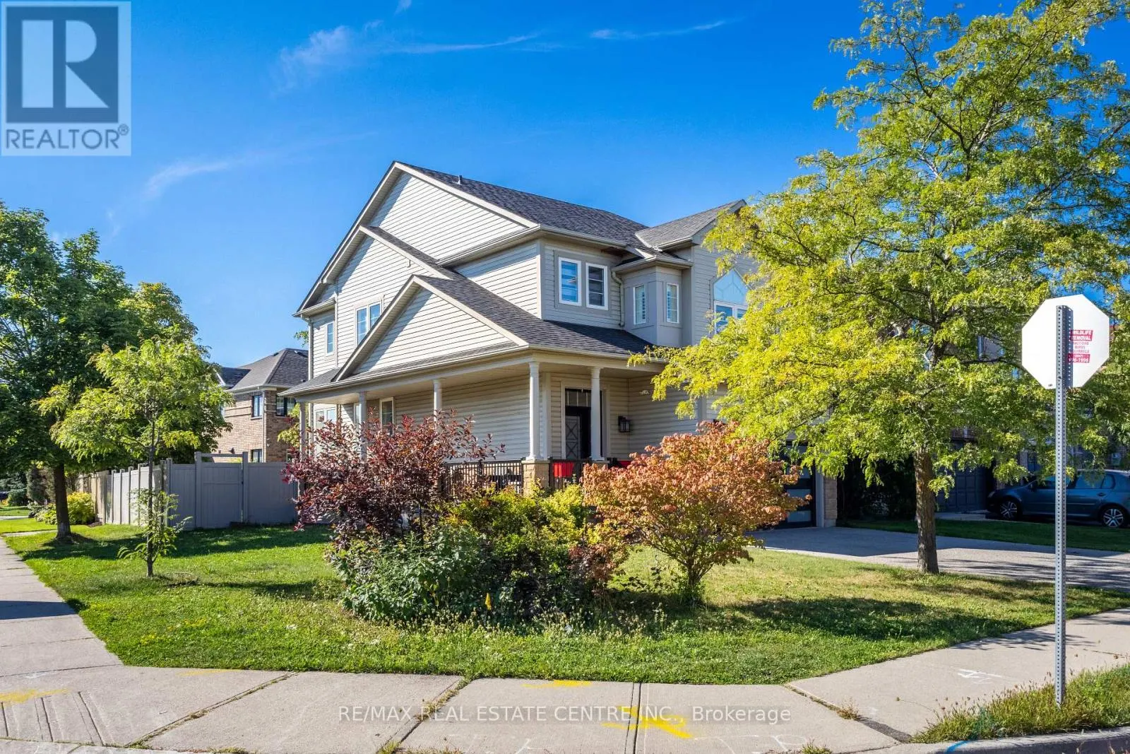 2 BRAMOAK CRESCENT