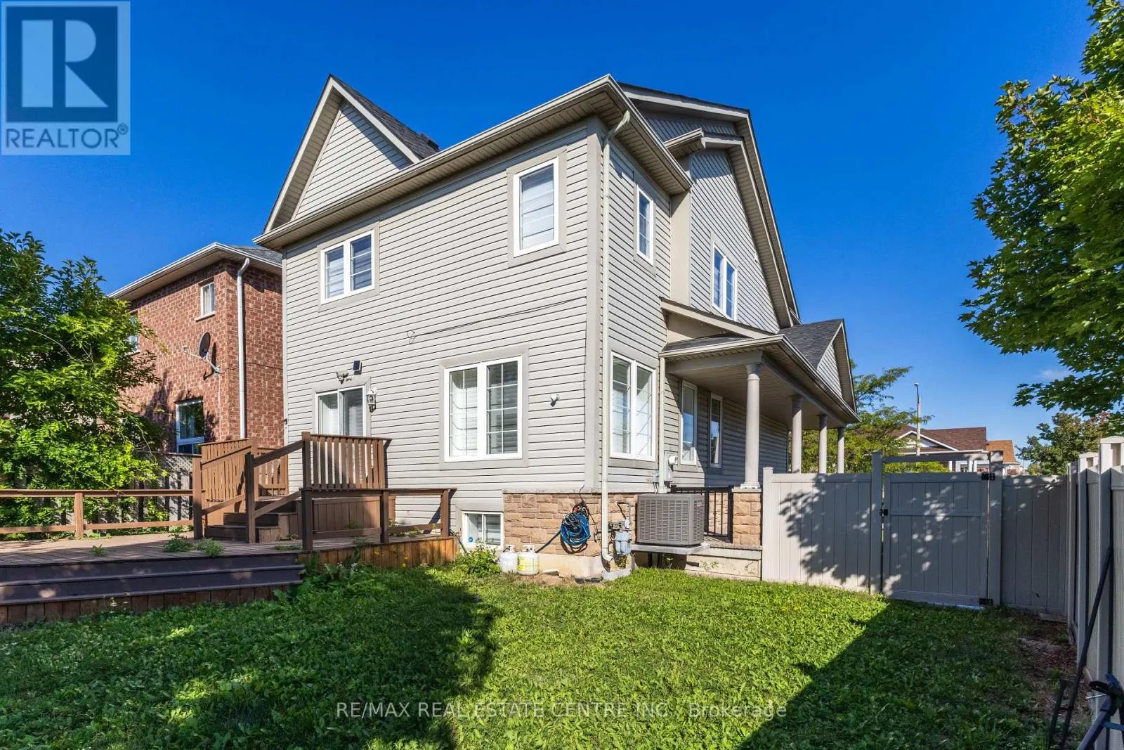 2 BRAMOAK CRESCENT
