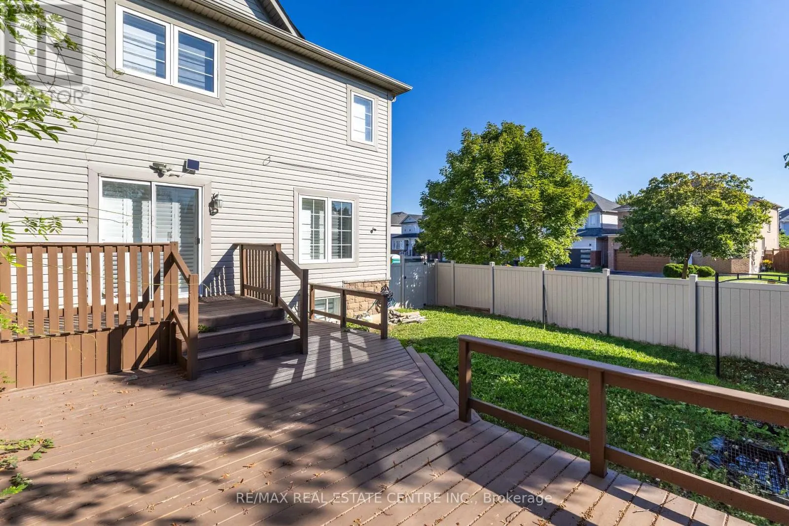 2 BRAMOAK CRESCENT
