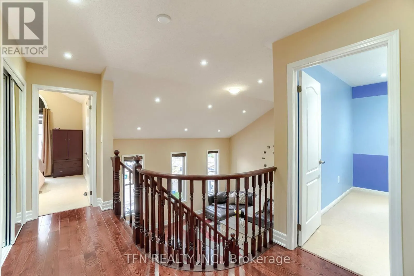 327 PRINGLE AVENUE