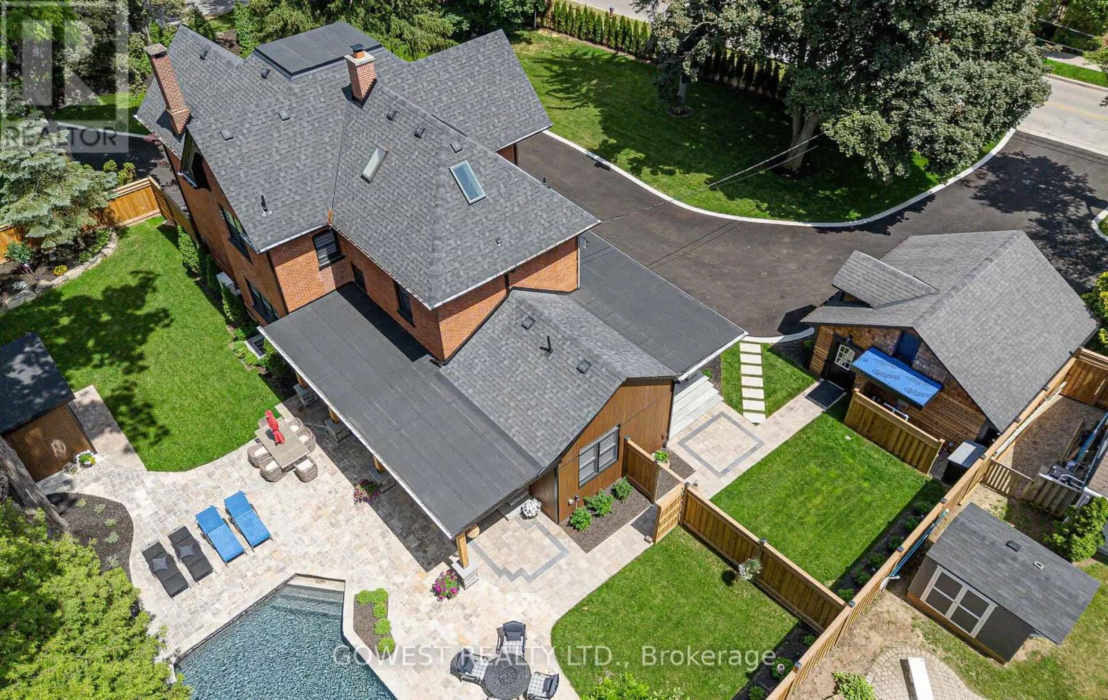 376 CHARTWELL ROAD