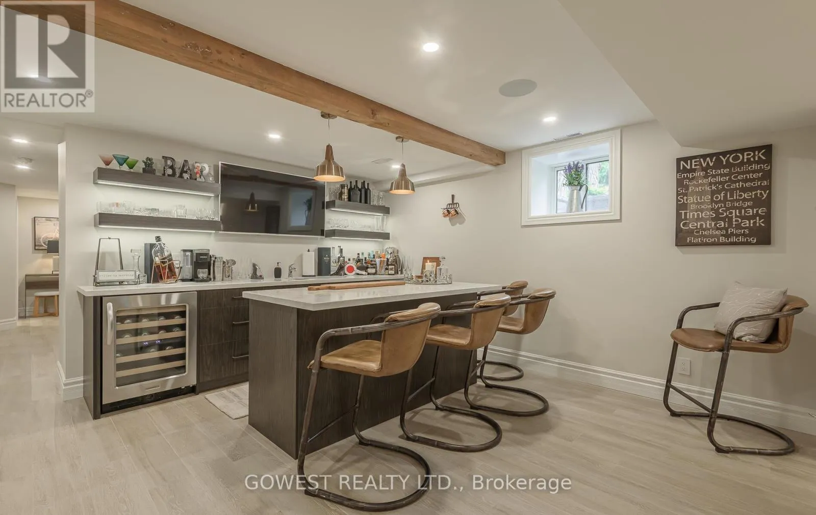 376 CHARTWELL ROAD