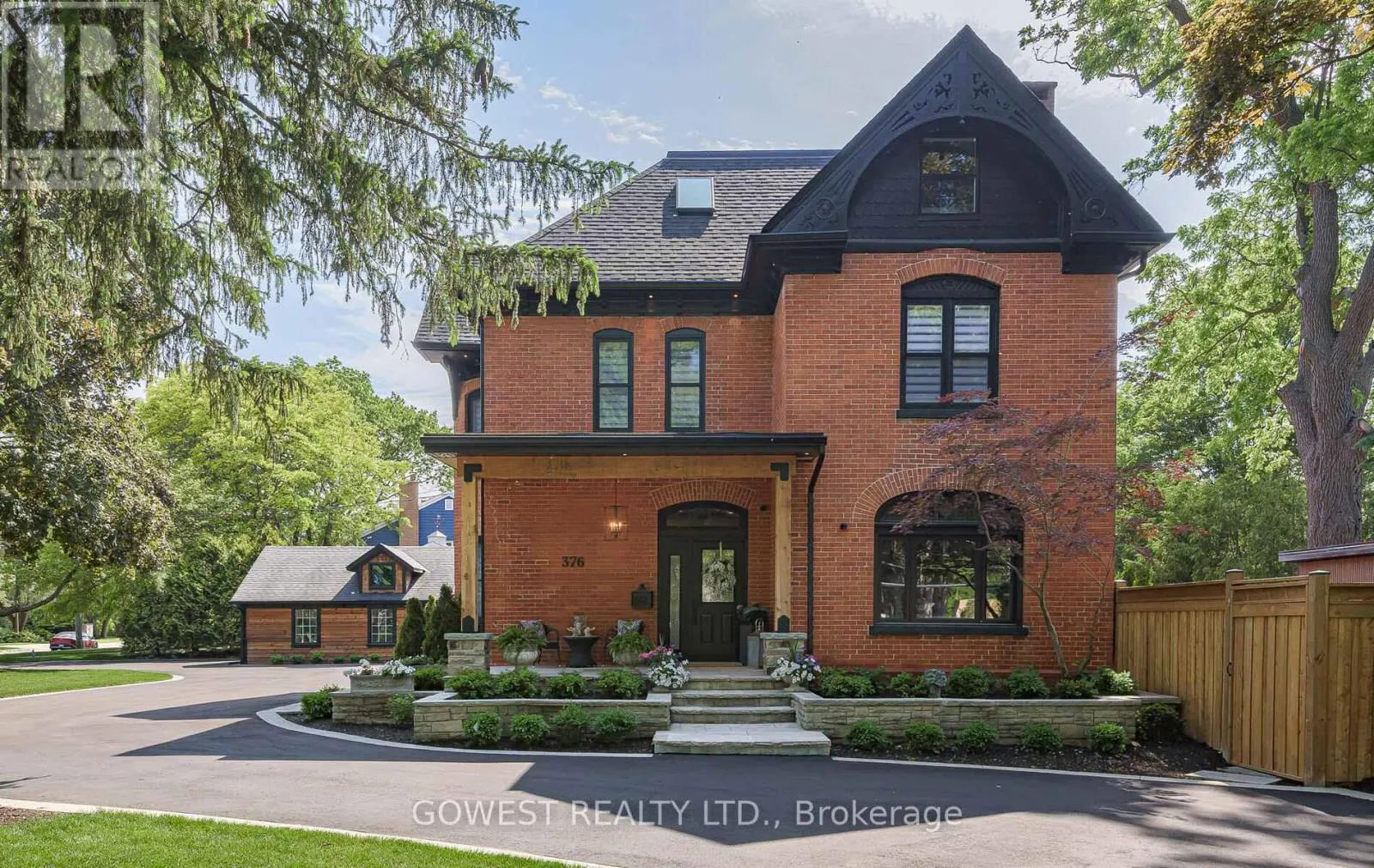 376 CHARTWELL ROAD