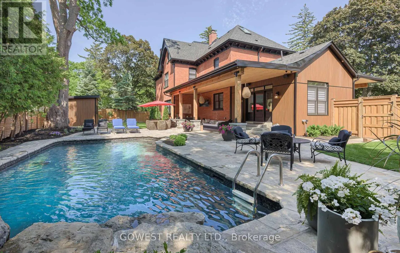 376 CHARTWELL ROAD