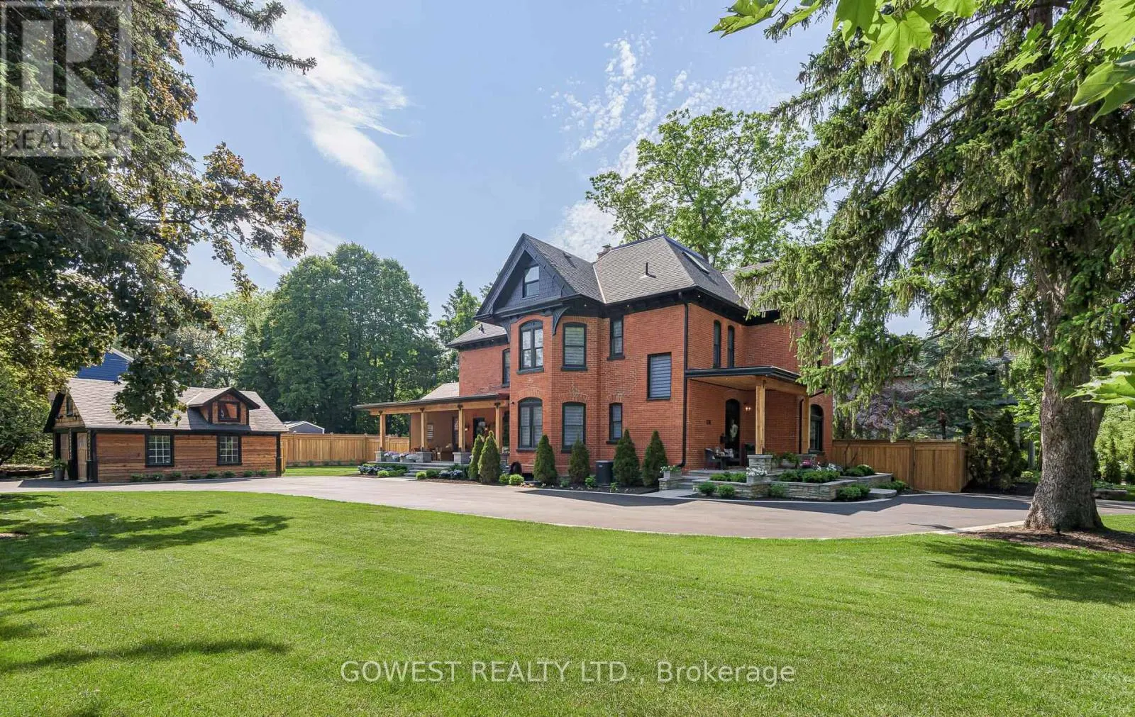376 CHARTWELL ROAD